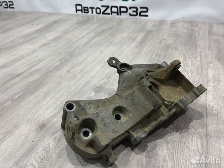 Кронштейн генератора Renault Sandero K7JA710 2013