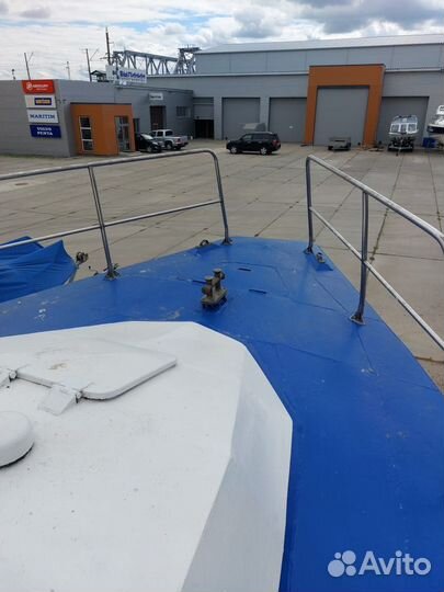 Катер водоизмещающий