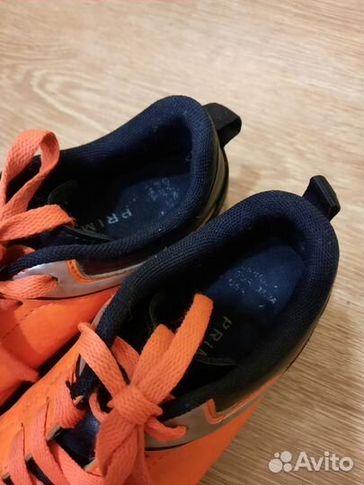 Футбольные бутсы сороконожки