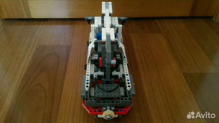 Lego Technic Автоподъемник с люлькой