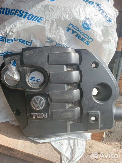 Декоративная крышка двигателя