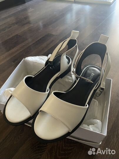 Новые Босоножки 38