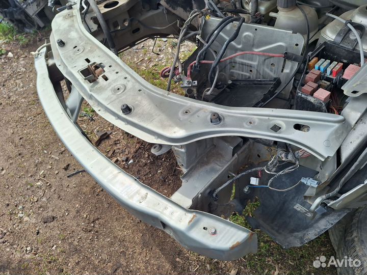 Усилитель переднего бампера Renault sandero 1