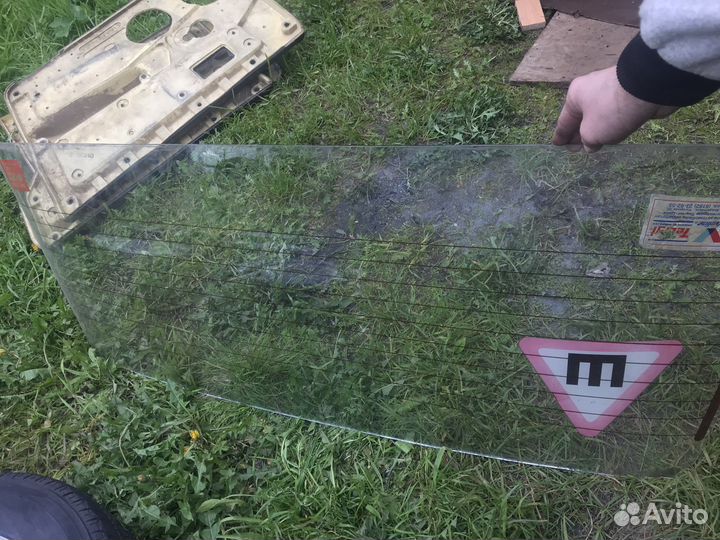 Заднее лобовое 2107