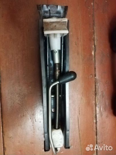 Домкрат винтовой