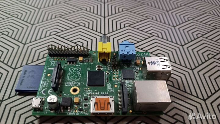 Одноплатный компьютер raspberry pi