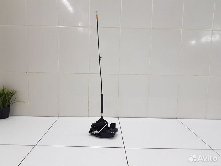 Замок двери задний левый (Geely Atlas)