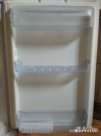 Полки двери балкон ящики холодильник Indesit