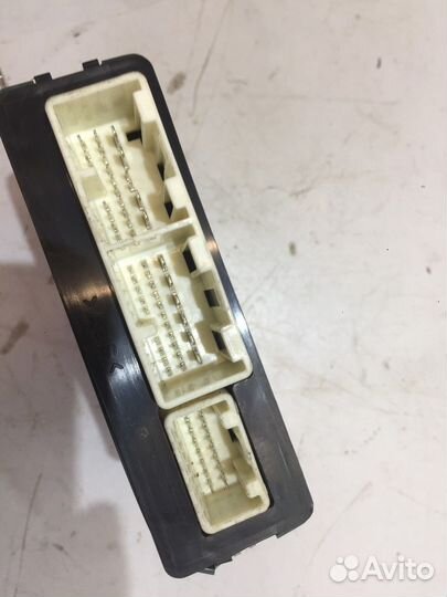 Электронный блок управления передней левой двери