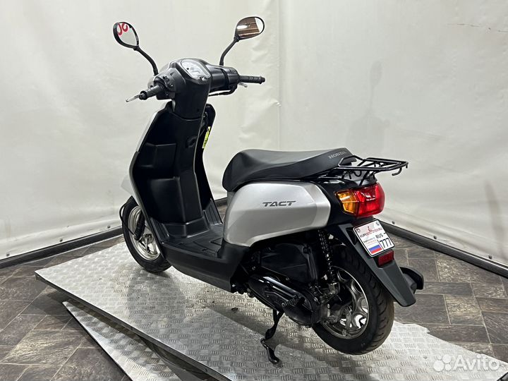 Скутер Honda Tact