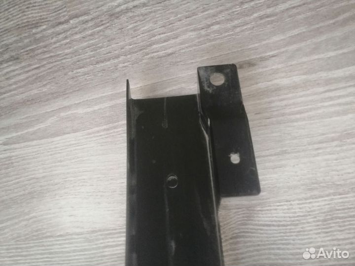 Пыльник (воздуховод) радиатора ниссан ноут е11