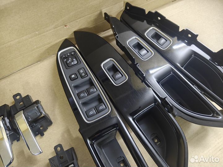 Вставки в двери, ручки Outlander 3 комплект