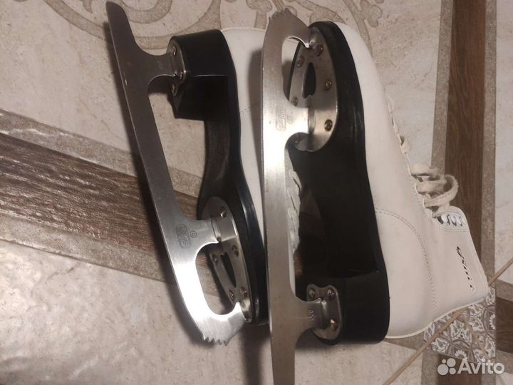 Коньки фигурные женские Grace 36 р