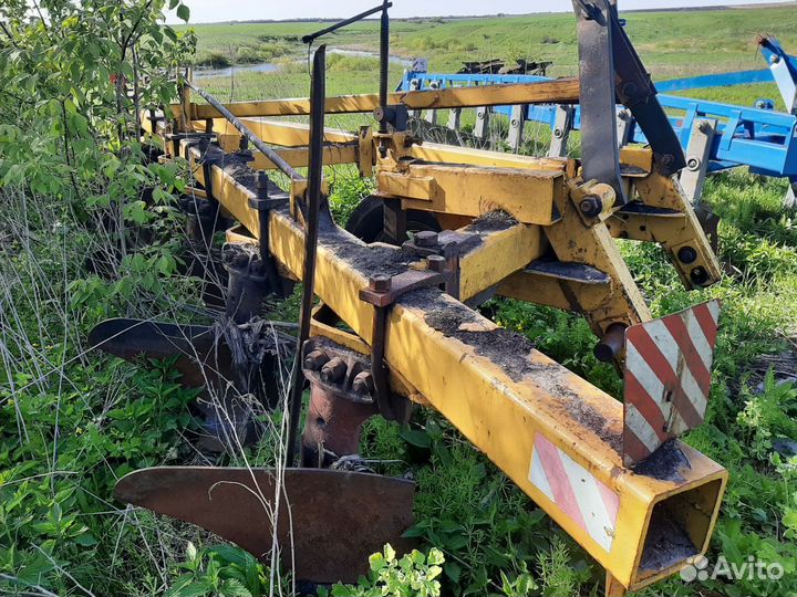 Плуг Белагромаш-Сервис 5, 8 корп. (ПЛН-5-35 (8-40)), 2001