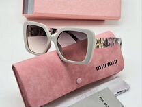 Солнцезащитные очки Miu Miu женские