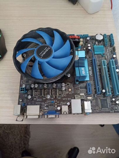 Материнская плата с процессором и памятью