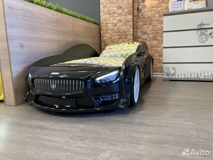 Детская кровать машина