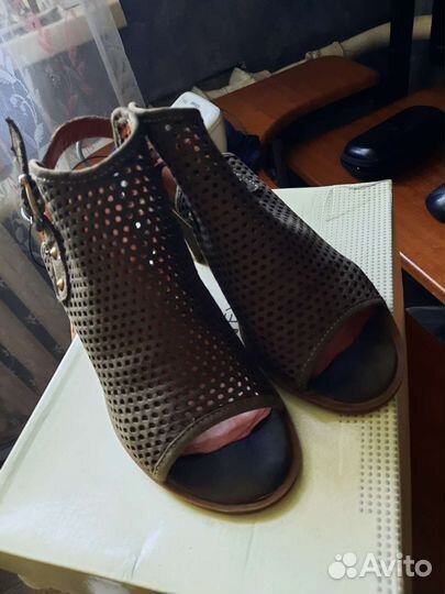 Босоножки женские