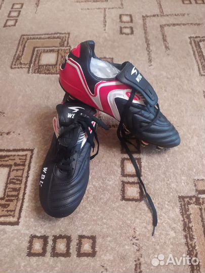 Бутсы и коньки