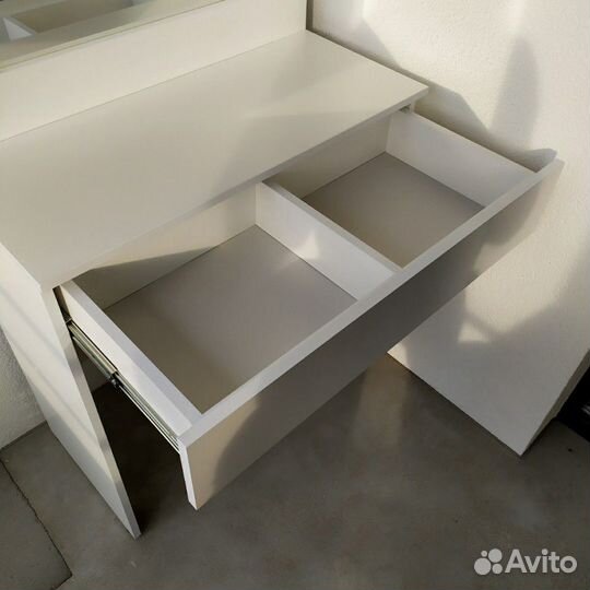 Стол визажиста. Туалетный столик. В наличии