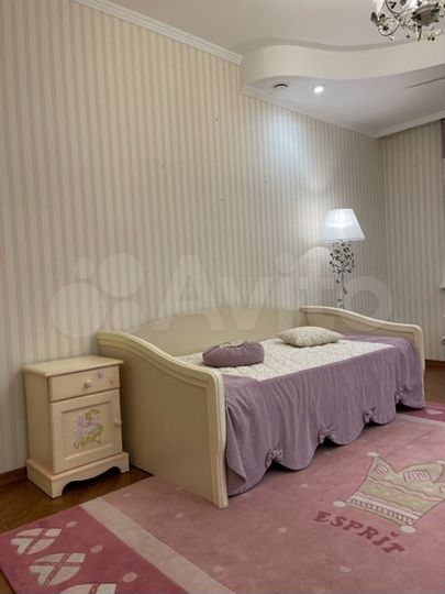 4-к. квартира, 111 м², 17/25 эт.
