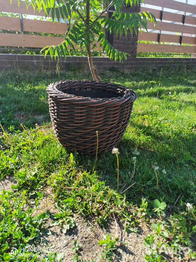 Кашпо для цветов из искусственного ротанга