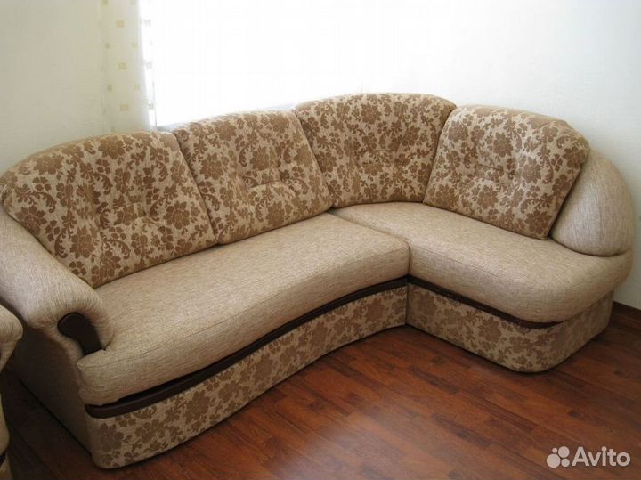 Перетяжка и замена обивки диванов из велюра