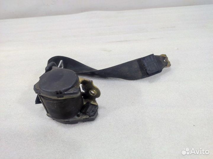 Ремень безопасности задний Audi 80 B3 1986-1991