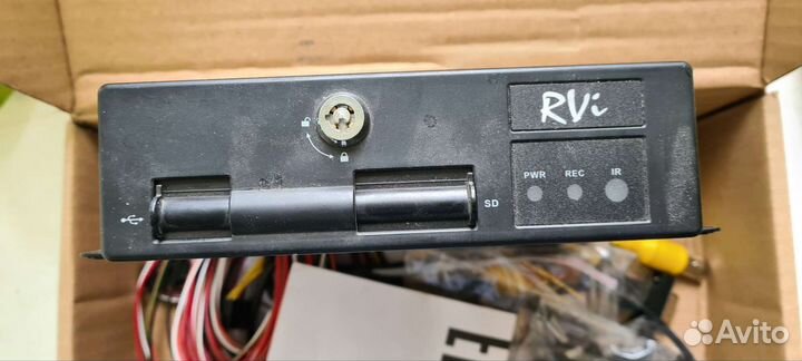 Автомобильный видеорегистратор RVi