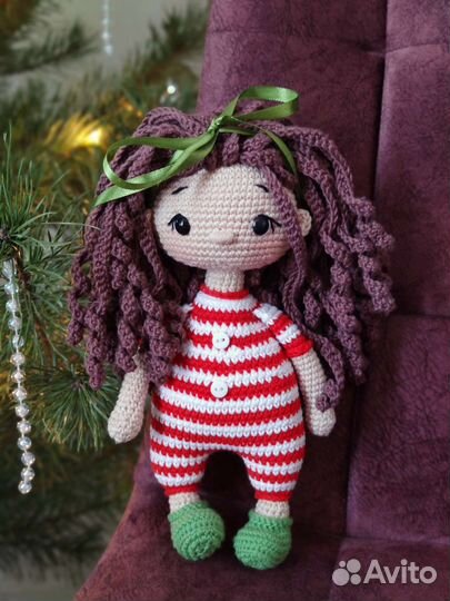 Кукла в рождественской пижаме