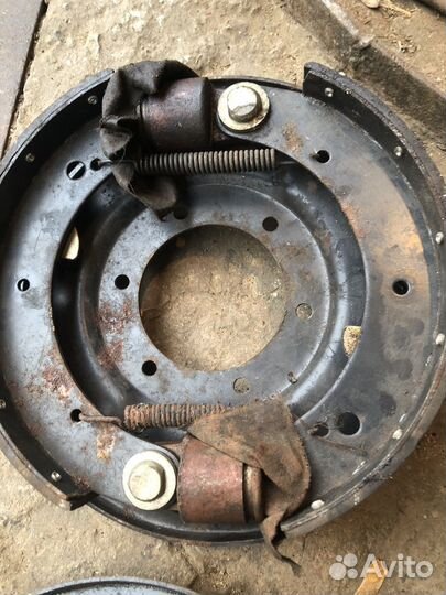 Тормозной щит всборе на Газ 24