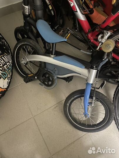 Велосипед-беговел BMW