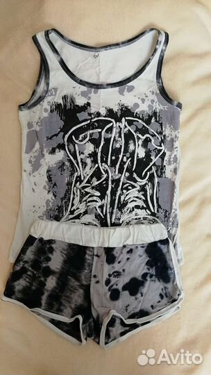 Женский костюм