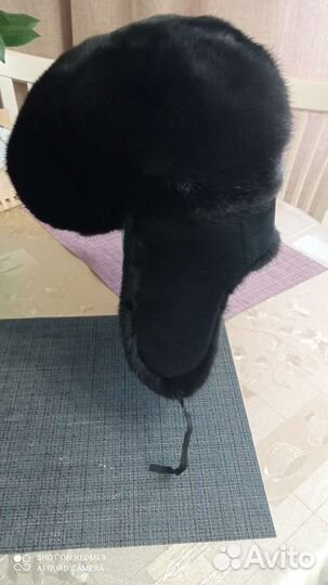 Норковая кепка и кожанная куртка