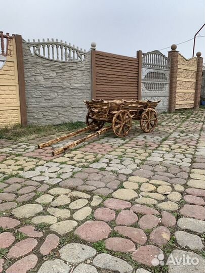 Деревянная телега декоративная резная