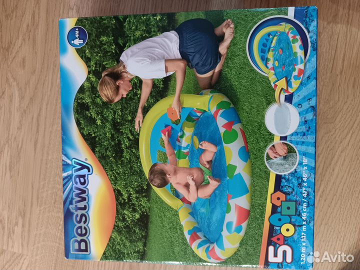 Бассейн, надувной круг для плавания