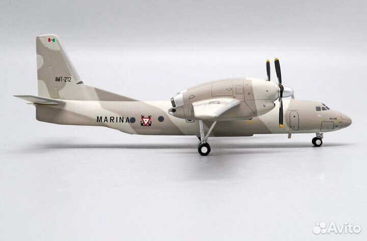 Модель самолета 1/200 Антонов Ан-32Б