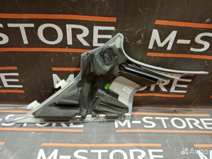 Обшивка стойки задняя левая Mercedes-Benz C-Class