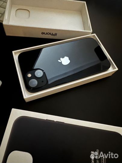 Телефон iPhone 13