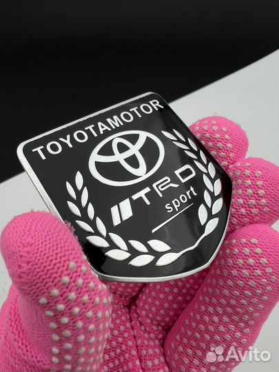 Наклейки 2 шт эмблема Тойота черный герб Toyota