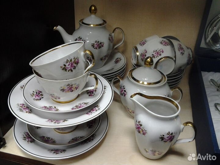Чайный сервиз костяной фарф. на 7 персон.Рига