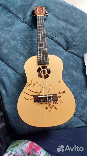 Укулеле новый