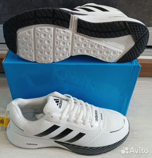 Кроссовки Adidas новые летние белые