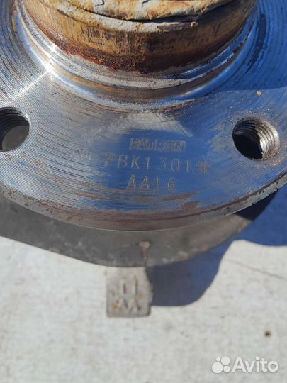 Передний поворотный кулак правый Opel omega b