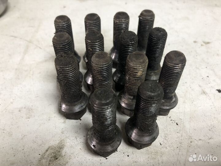 Колёсный болт BMW X3 Е83