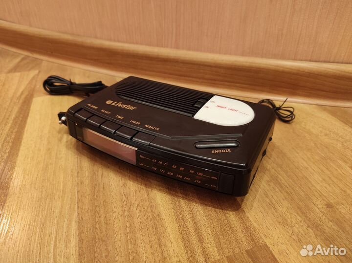 Радиоприемник Livstar с часами и ночником