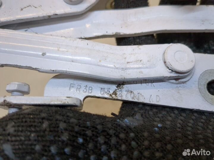 Петля крышки багажника левая Ford Mustang, 2016