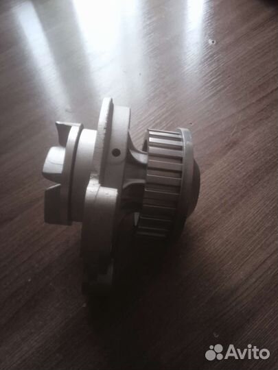 Водяная помпа Ауди 80