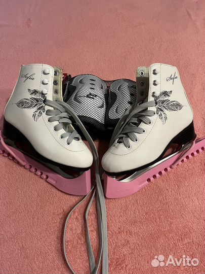 Коньки фигурные детские и набор защиты