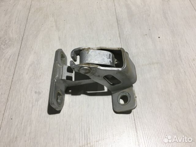 Петля двери багажникаlada largus 1.6 мт к4м